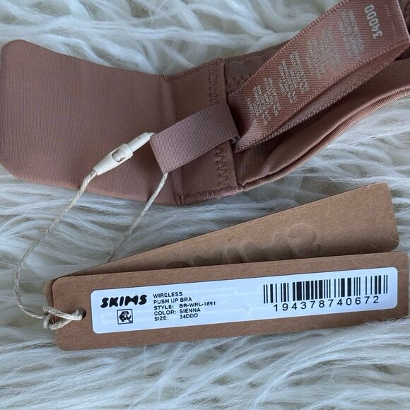 Skims Wireless Form Pushup Plunge Bra Jasper Size 34DDD - Picture 7 of 7